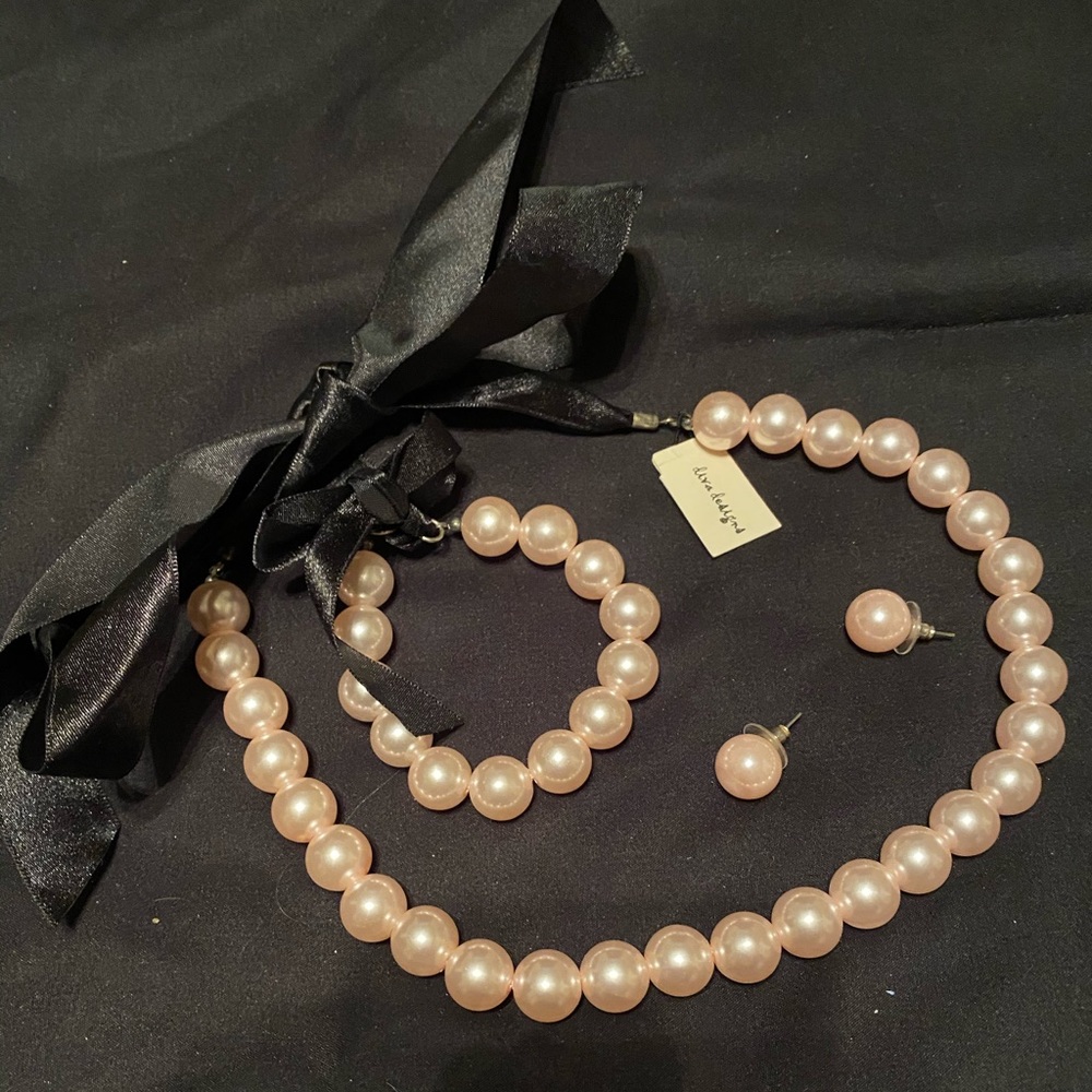 One of a kind set!!!NEW! Black Ribbon/Pink Pearl